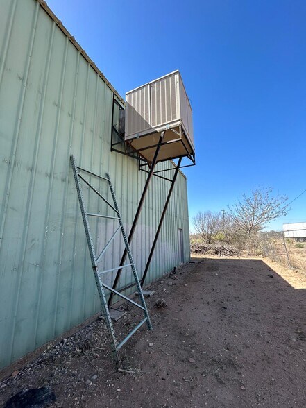 More Photos Of 100 E 9th St, Douglas Warehouse For Sale