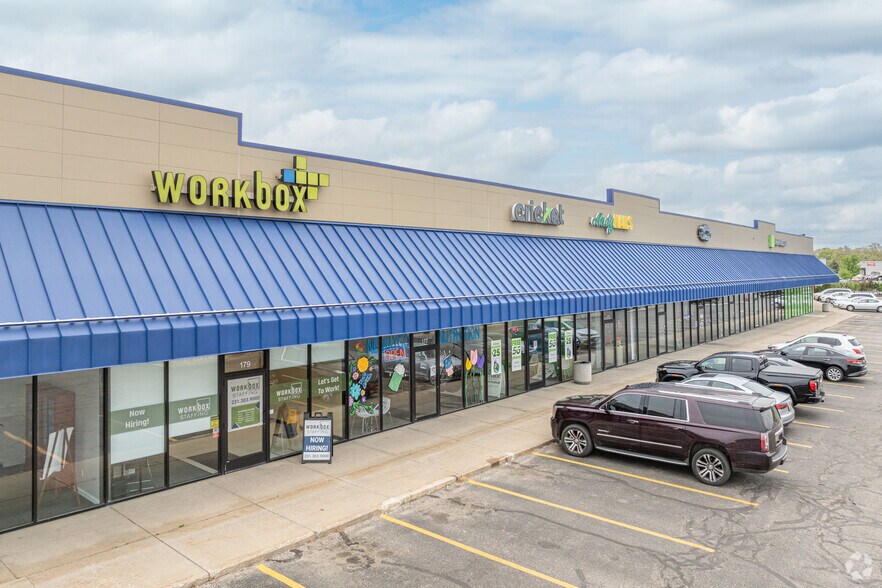 More Photos Of 147-193 W River Valley Dr, Newaygo Storefront For Lease