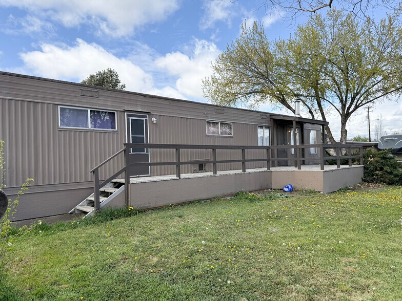 More Photos Of 972 S Main St, Prineville Flex For Sale