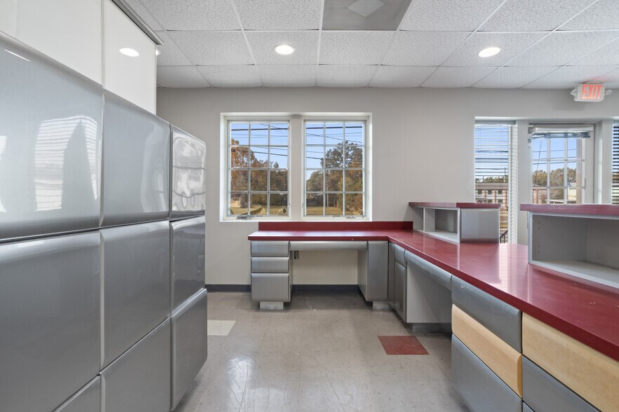 More Photos Of 282 Lameuse St, Biloxi Office For Sale