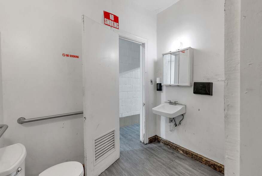 More Photos Of 9900 Northlawn St, Detroit Warehouse For Sale