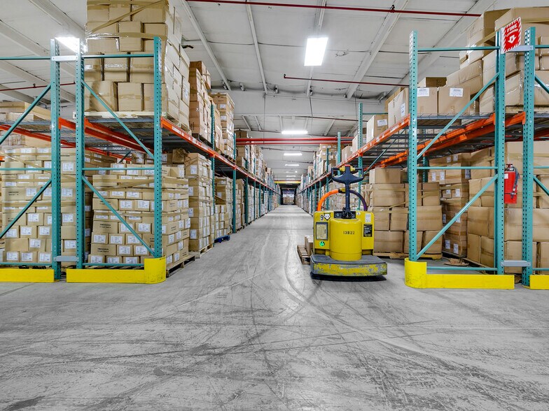 More Photos Of 16 Swamscott St, Newfields Warehouse For Lease