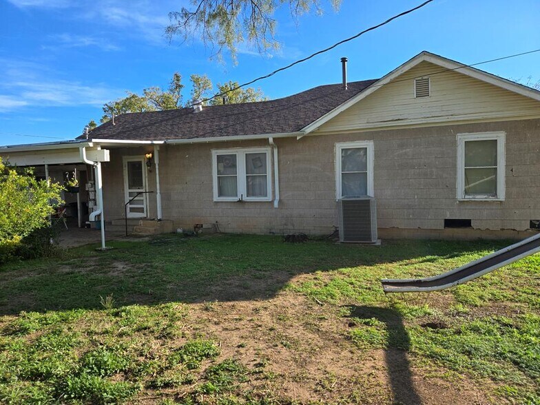 Primary Photo Of 1805 S Van Buren St, San Angelo Flex For Sale