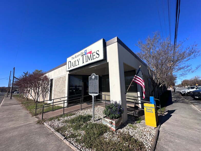 Primary Photo Of 429 Jefferson St, Kerrville Light Manufacturing For Sale