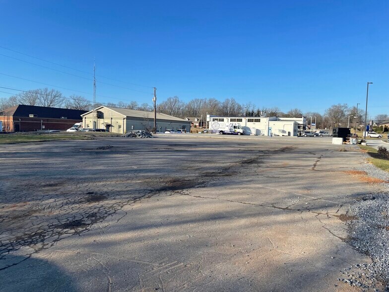 More Photos Of 1 Golf Club Lane, Clarksville Land For Lease