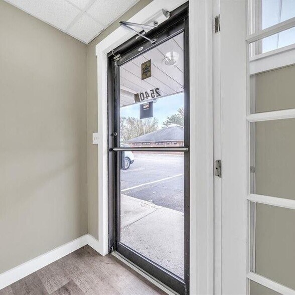 More Photos Of 25400-25430 Goddard Rd, Taylor Medical For Sale