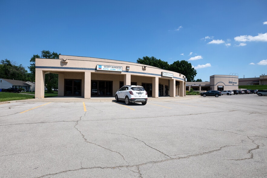 More Photos Of 6651 N Oak Trfy, Kansas City Office For Lease