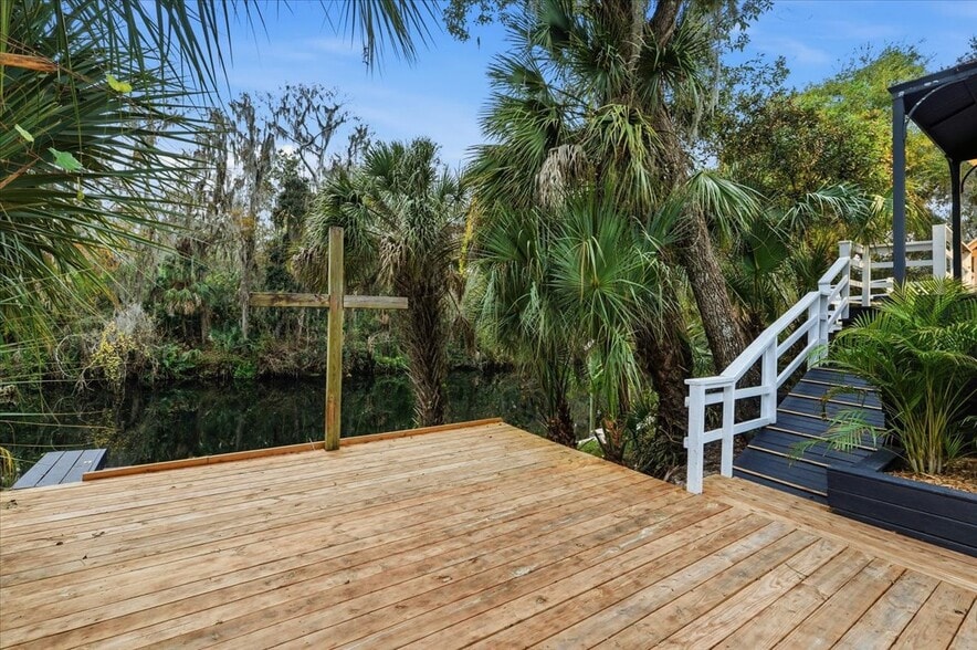 More Photos Of 4703 Rambling River Rd, Brandon Specialty For Sale