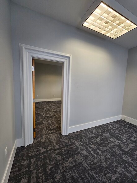 More Photos Of 10 W Pulteney Sq, Bath Office For Lease