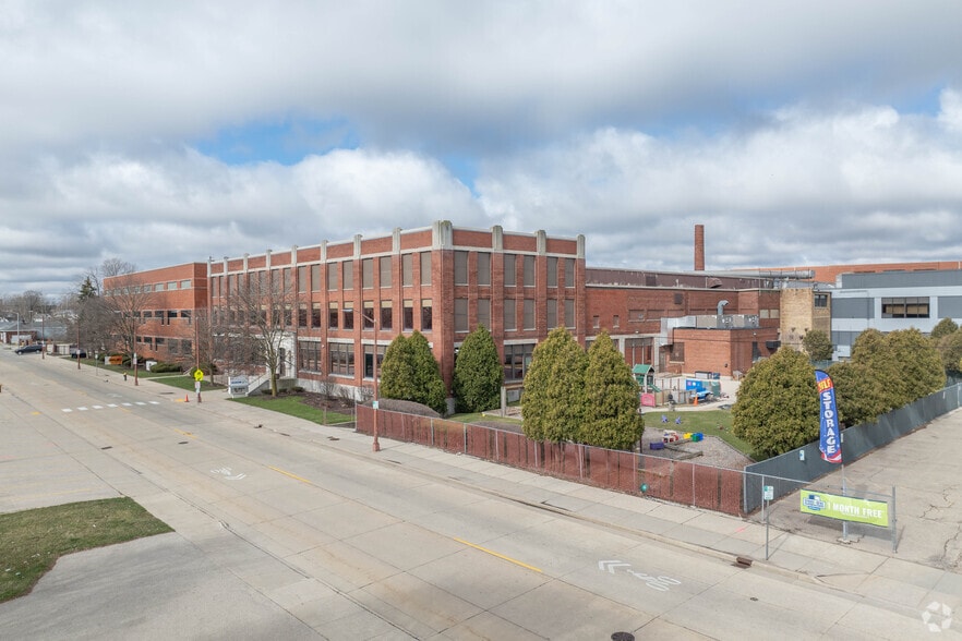 Primary Photo Of 1220 Mound Ave, Racine Self Storage For Sale