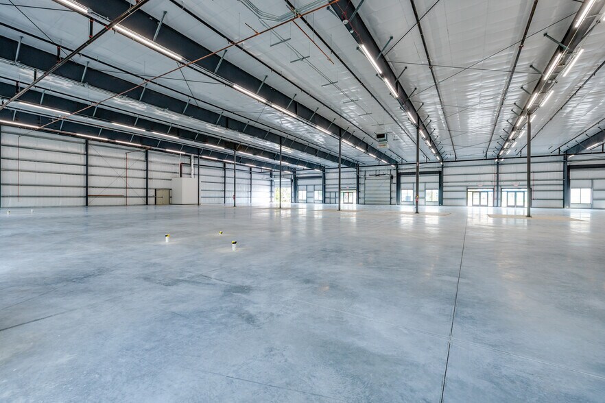 More Photos Of 1530 Kendrick Ln, Lakeland Warehouse For Sale