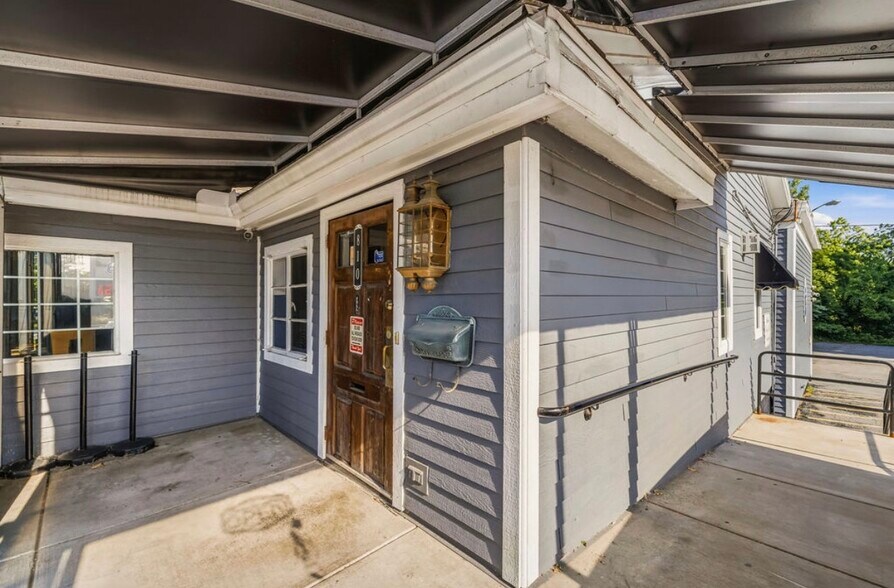 More Photos Of 810 Center St, Lewiston Restaurant For Sale