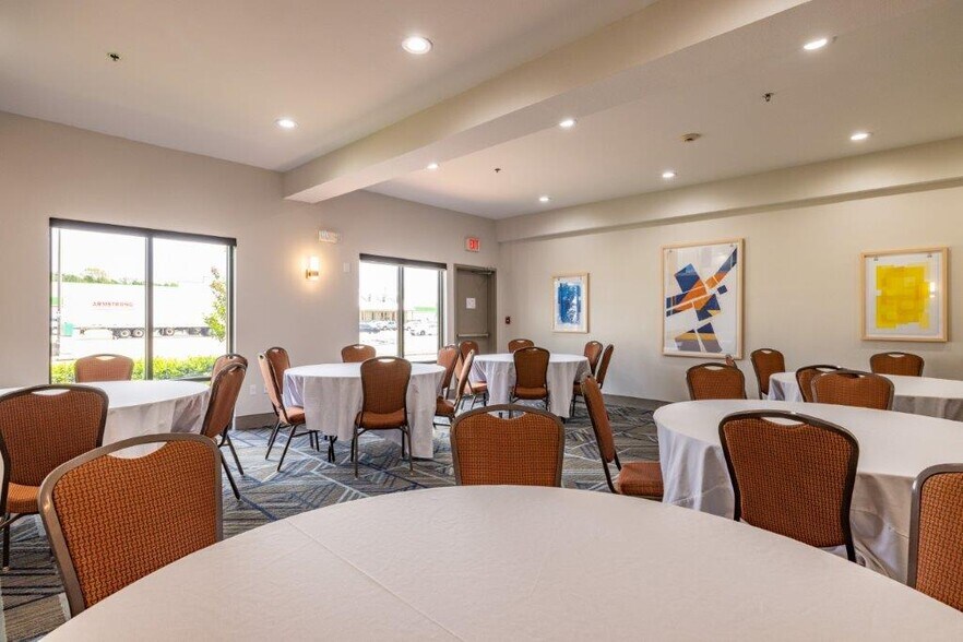 More Photos Of 5696 I 49 N Service Rd, Opelousas Hotel For Sale