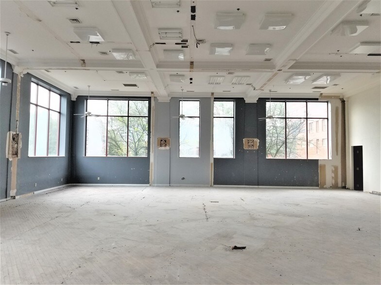 More Photos Of 324 E New York St, Indianapolis Office For Lease