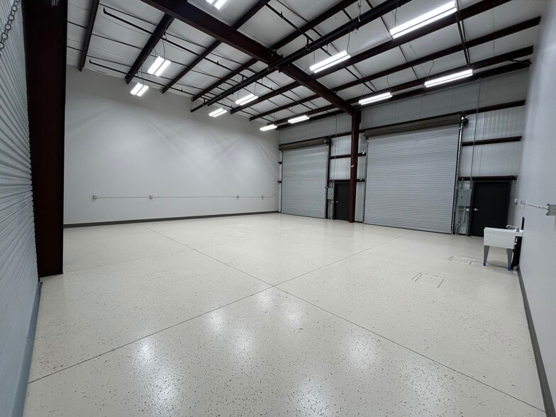 More Photos Of 2700 N Lake Valley Rd, Prescott Valley Light Manufacturing For Lease