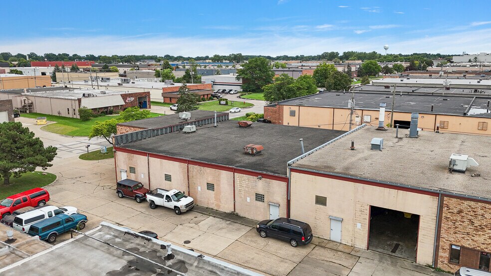 More Photos Of 34195 Riviera Dr, Fraser Warehouse For Lease