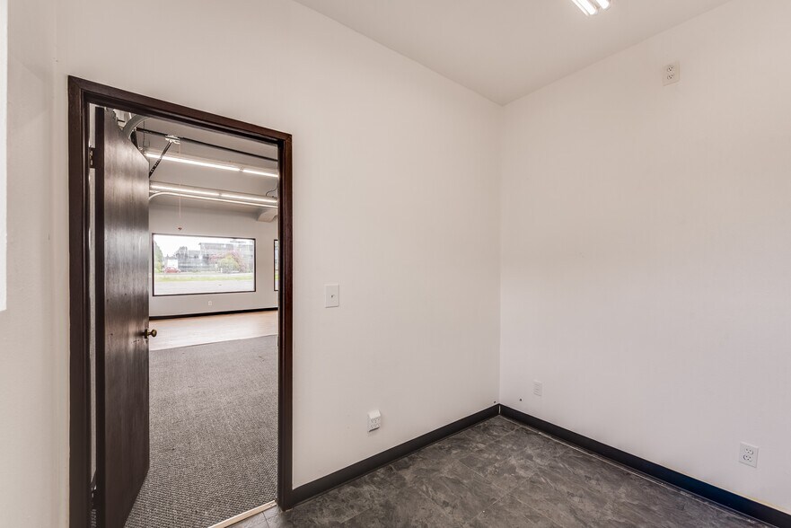 More Photos Of 360 S Burlington Blvd, Burlington Office For Sale