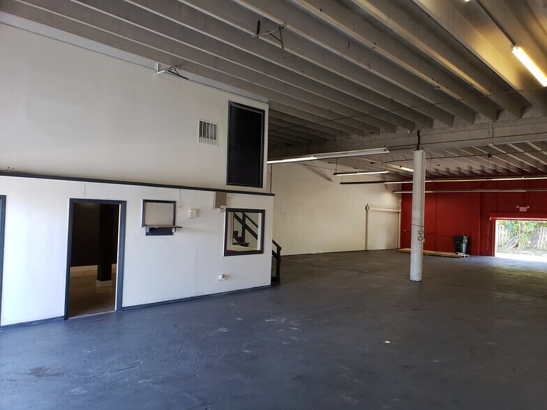 More Photos Of 818-838 NE 40th Ct, Oakland Park Warehouse For Lease