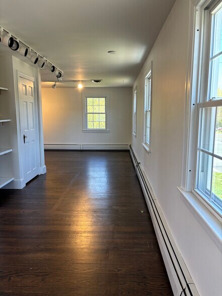 More Photos Of 3 Waterville Rd, Avon Office Residential For Lease