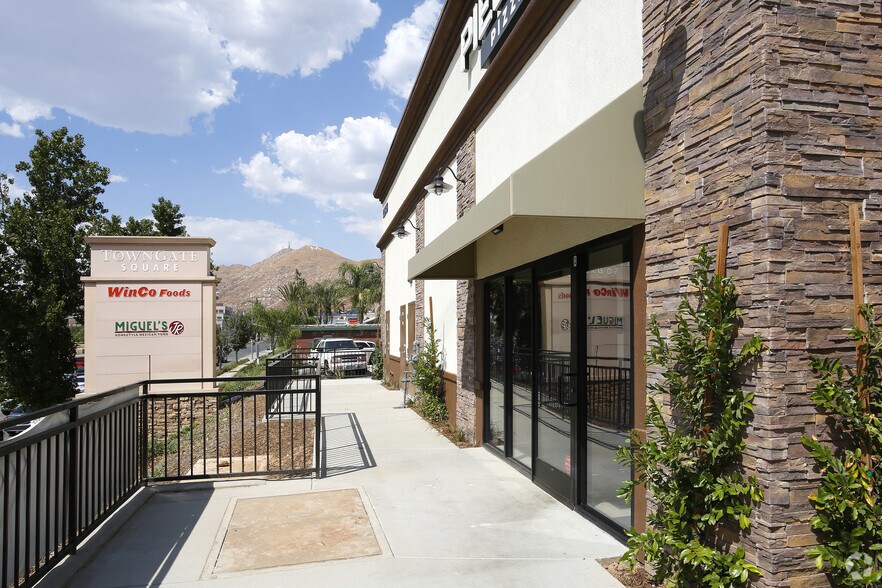 More Photos Of 12848 Day St, Moreno Valley Freestanding For Lease