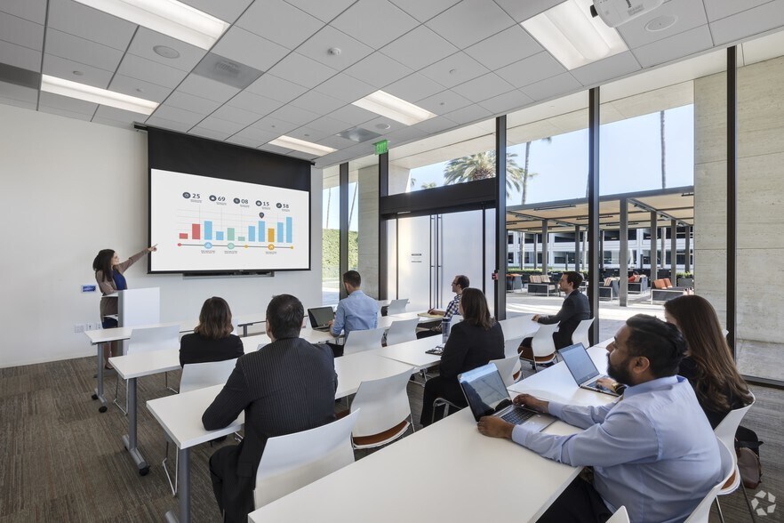 More Photos Of 11111 Santa Monica Blvd, Los Angeles Office For Lease