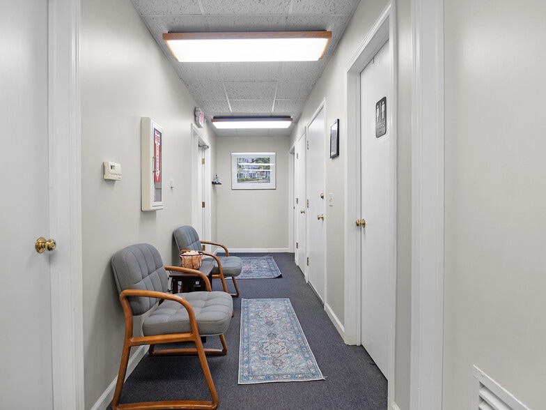 More Photos Of 644 E Main St, Palmyra Office For Sale