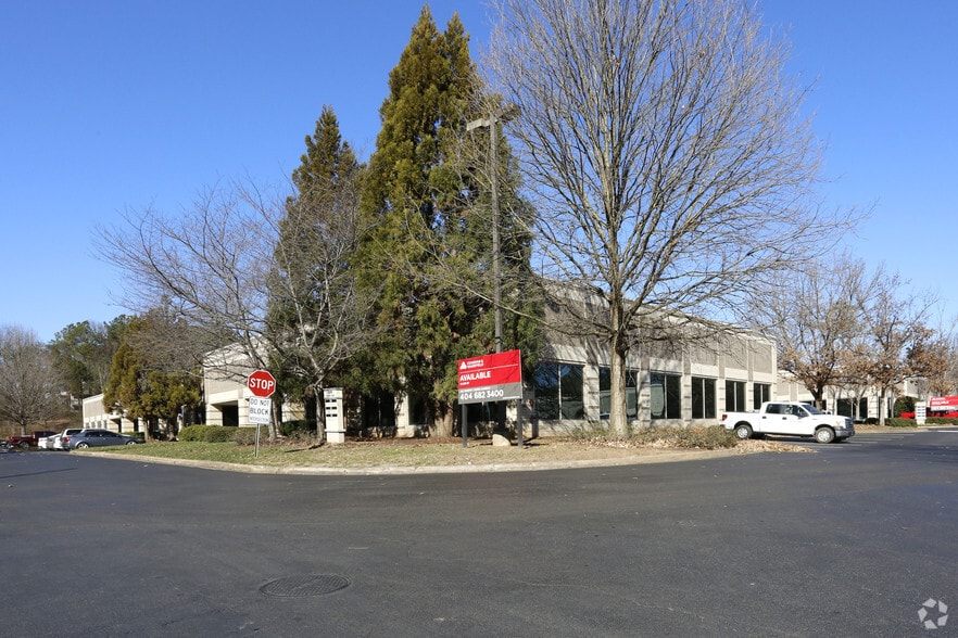 More Photos Of 889 Franklin Rd, Marietta Light Distribution For Lease