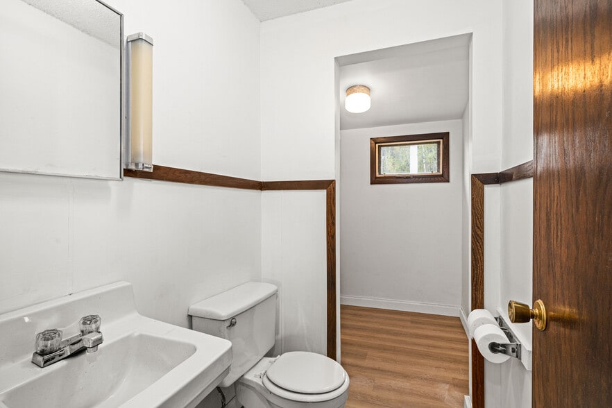 More Photos Of 9353 Westgate Blvd, Duluth Warehouse For Sale