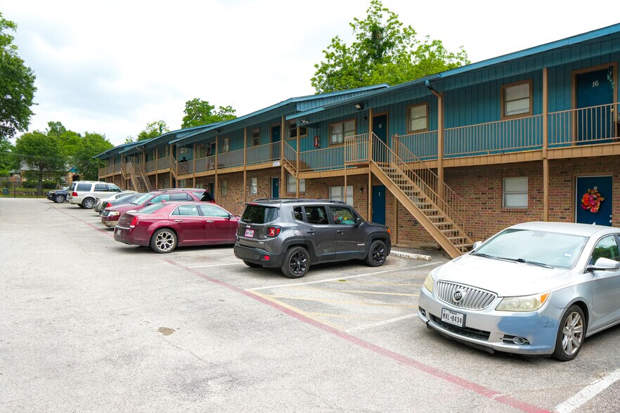 More Photos Of 911 University Ave, Huntsville Apartments For Sale