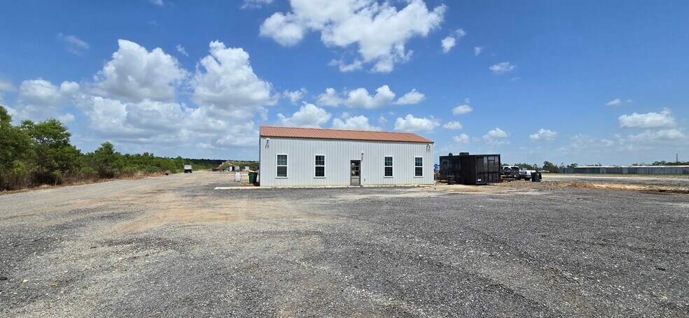 Primary Photo Of 21360 N Frontage Rd, Iowa Office Residential For Lease
