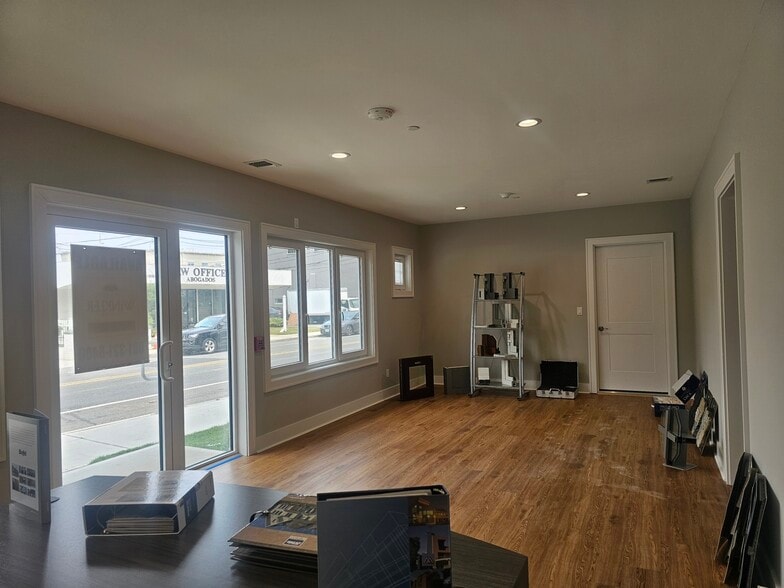 More Photos Of 400 Oak St, Copiague Apartments For Lease