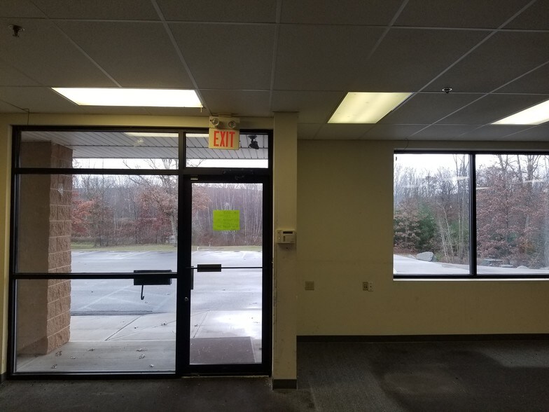 More Photos Of 70 Hillside Dr, Drums Flex For Lease