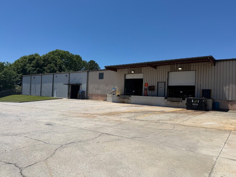 More Photos Of 4858 Mercer University Dr, Macon-Bibb Warehouse For Lease
