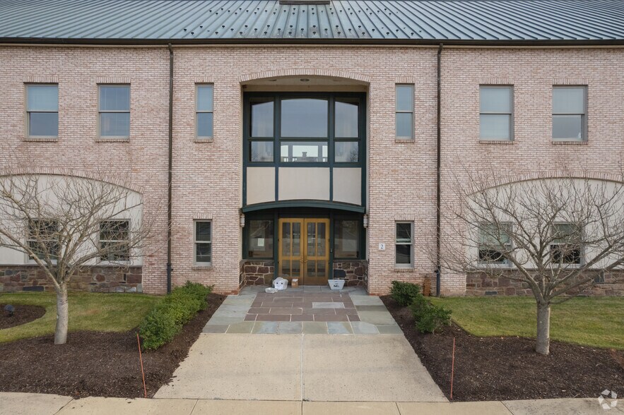 More Photos Of 1 Caufield Pl, Newtown Unknown For Lease