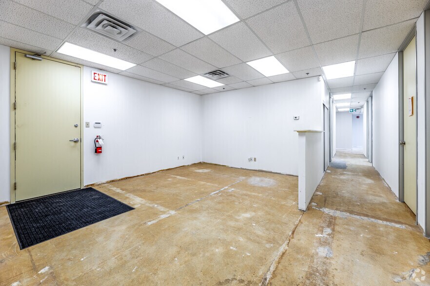 More Photos Of 6200 Dixie Rd, Mississauga Unknown For Sale