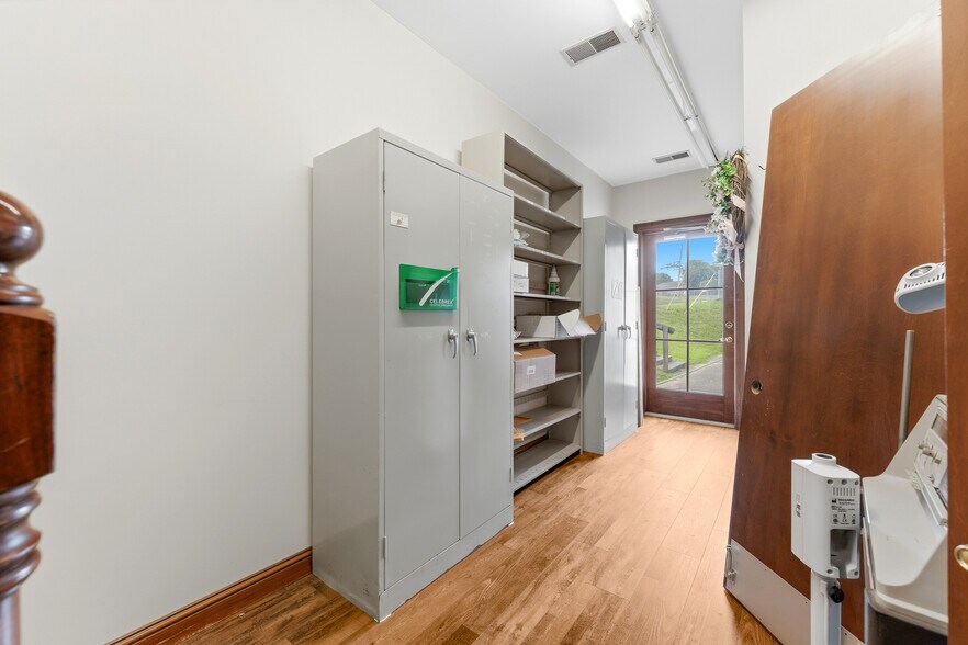 More Photos Of 1703 Locust Ave, Fairmont Medical For Sale