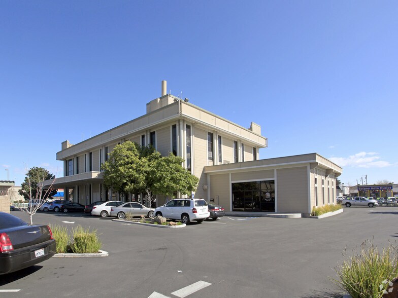 More Photos Of 1545 N Texas St, Fairfield Coworking Space