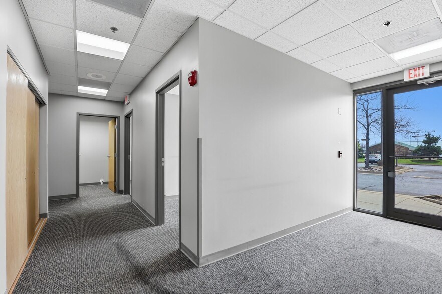 More Photos Of 390 Congress Pky, Crystal Lake Unknown For Lease