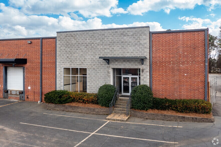 More Photos Of 3021 Olympic Industrial Dr SE, Smyrna Warehouse For Lease