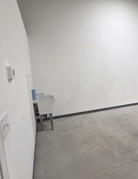 More Photos Of 1301 W Mystery Ave, Wasilla Industrial For Lease