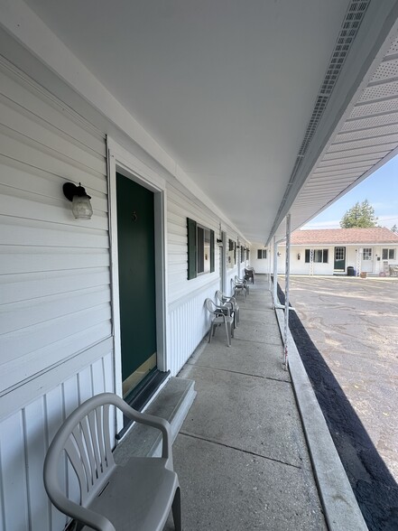 More Photos Of 2040 I-75 Business Loop, Saint Ignace Hotel For Sale