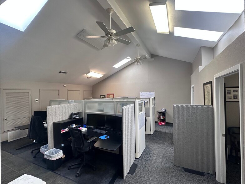 More Photos Of 1205 Sam Bass Rd, Round Rock Office For Lease