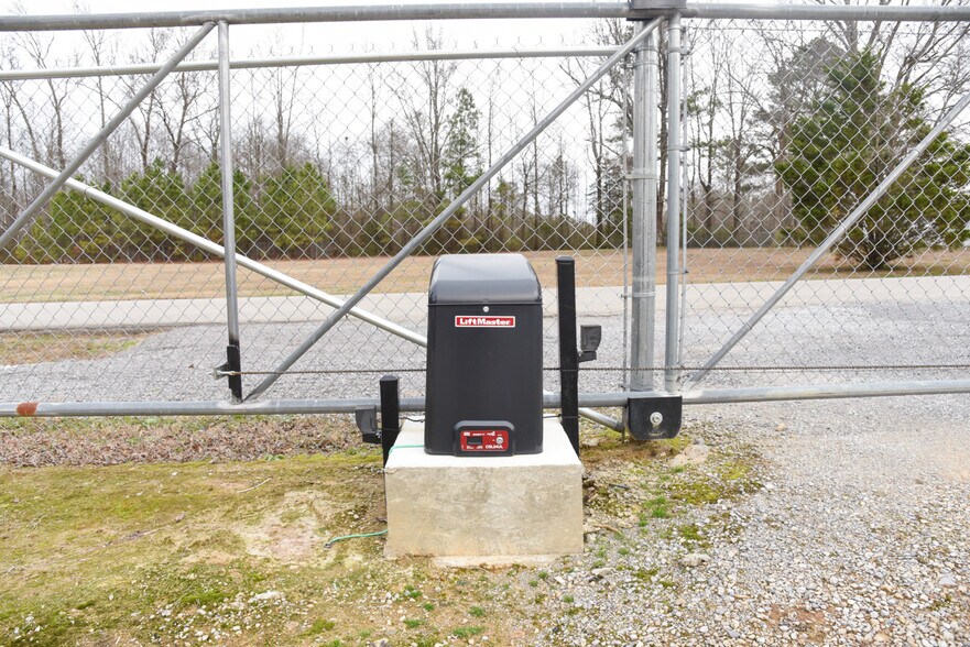 More Photos Of 101 E Byrd Rd, Hartselle Office For Lease