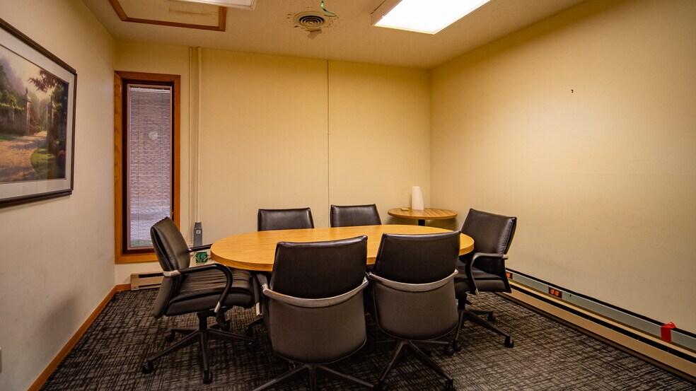 More Photos Of 27 2nd St SW, Eyota Office For Sale