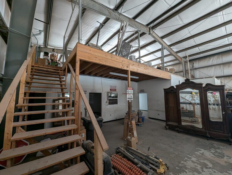 More Photos Of 8000 Escobar Dr, El Paso Land For Lease