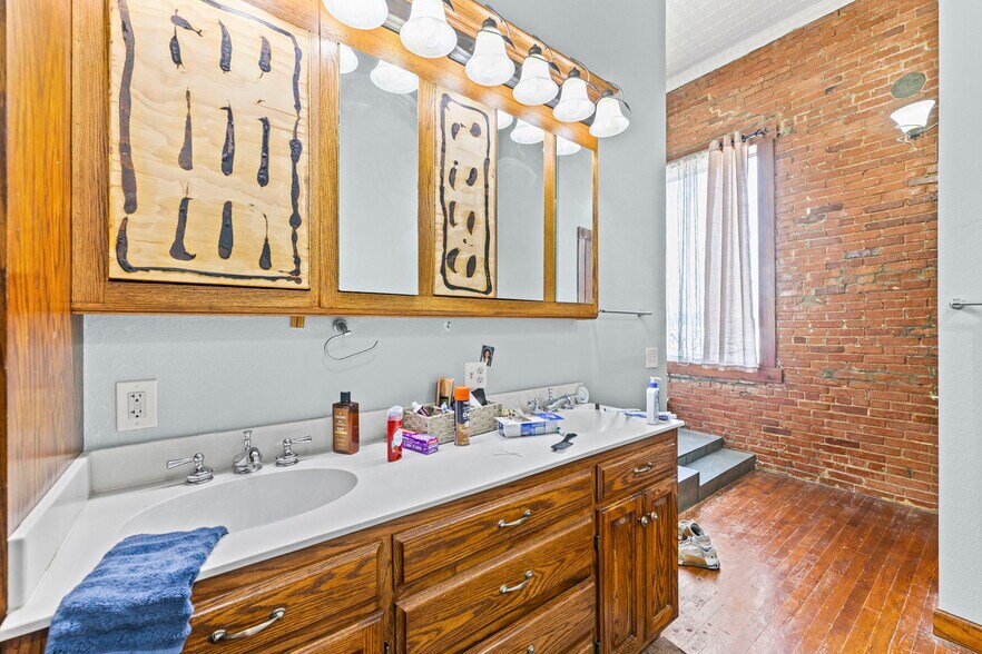 More Photos Of 415 W Madison Ave, Iola Restaurant For Sale