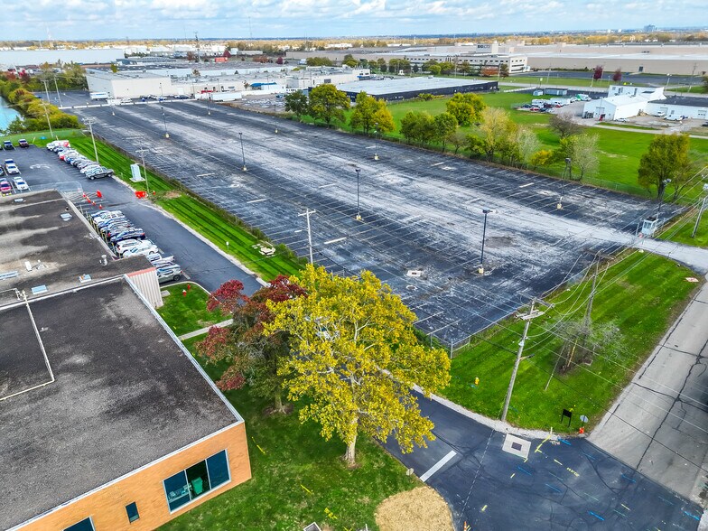 More Photos Of 255 Phillipi Rd, Columbus Land For Lease