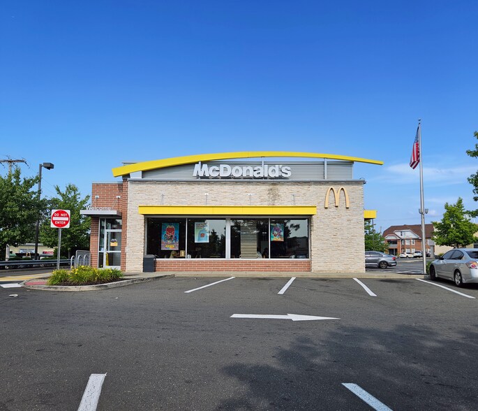 More Photos Of 1700 Park Ave, Bridgeport Unknown For Lease