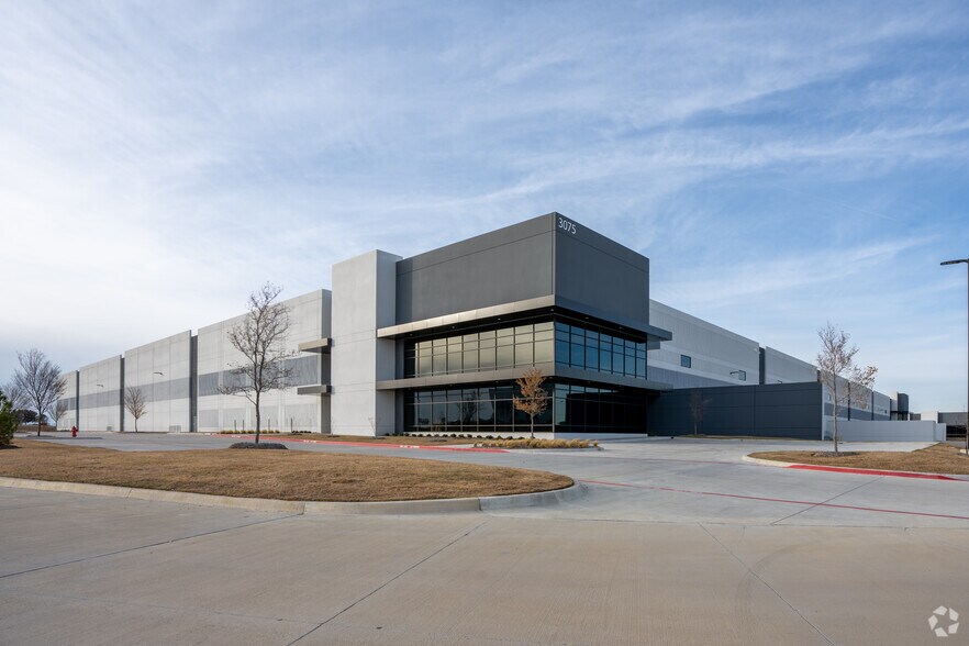 Primary Photo Of 3075 Valley View Ln, Dfw Airport Industrial For Sale