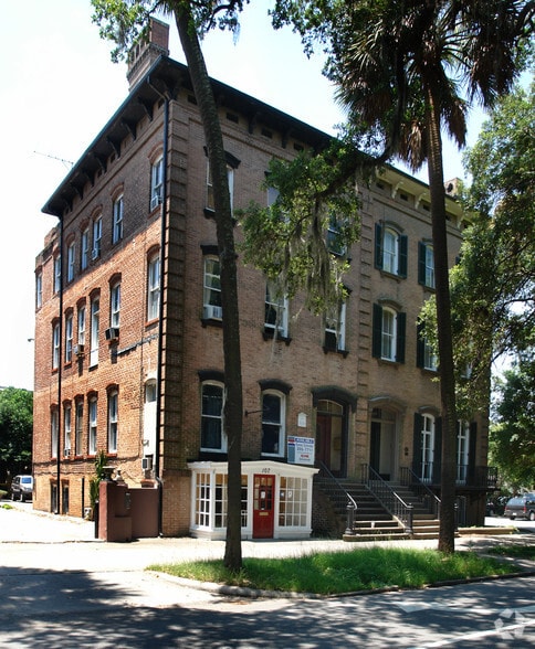 Primary Photo Of 107 W Liberty St, Savannah Apartments For Lease